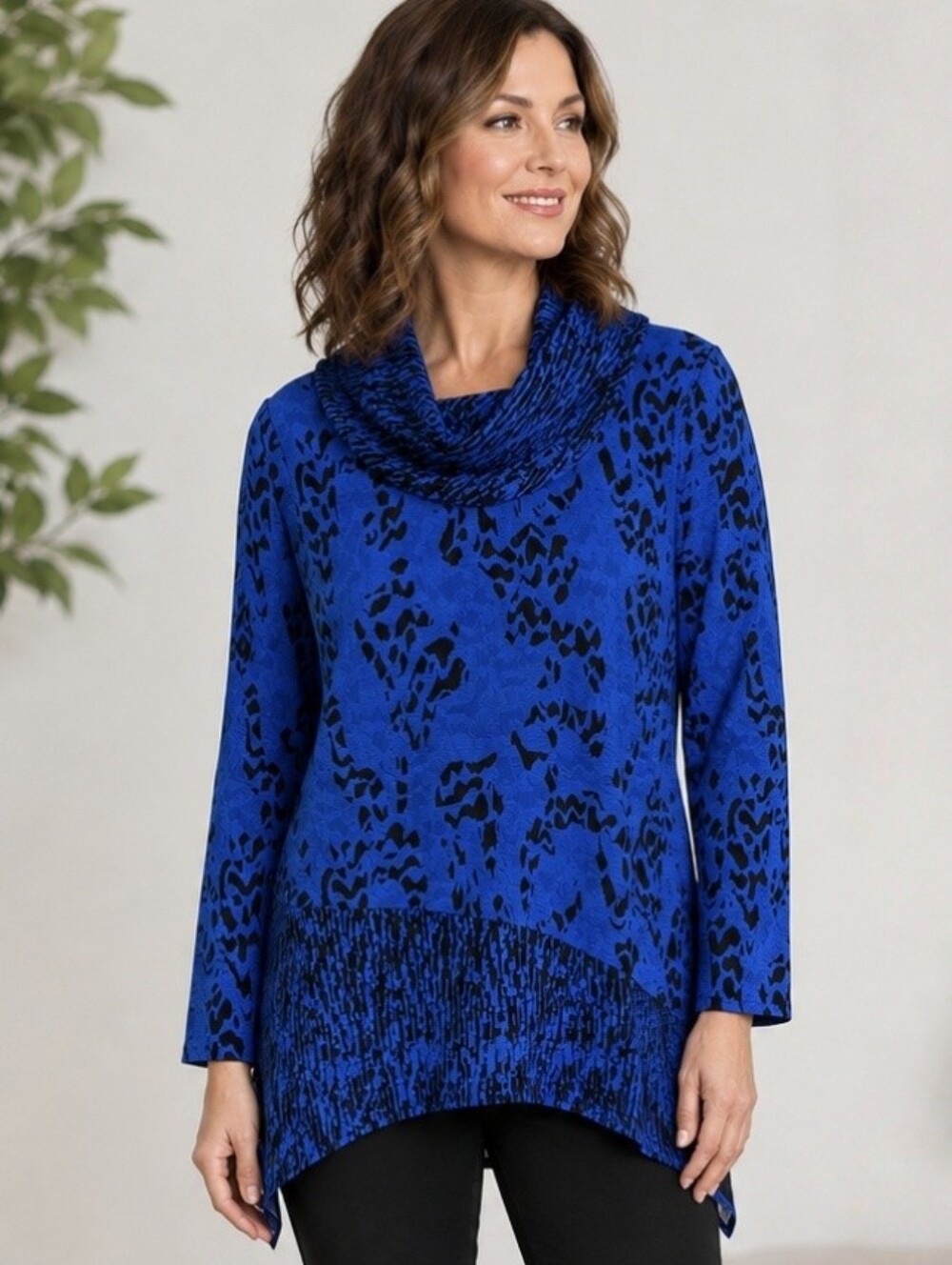 Allie Miles Cowl Neck Abstract Animal Print Tunic Top 1X Blue Black